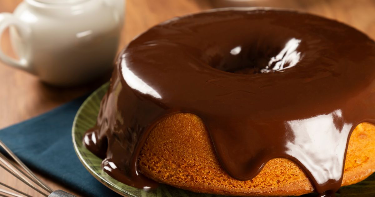 Surpreenda na sobremesa com esse bolo de cenoura vulcão - TV