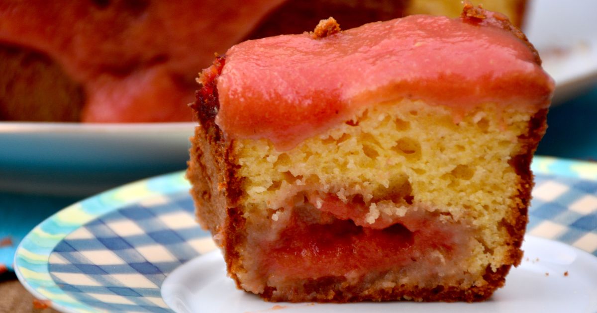 Bolo de Fubá com Queijo e Goiabada