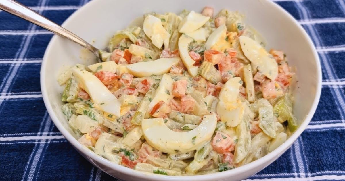 salada de chuchu com molho de iogurte