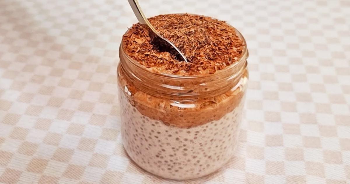 pudim low carb de morango com chia e cacau