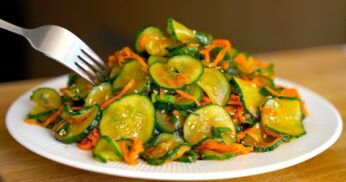 Salada de Abobrinha com Cebola e Vinagre Balsâmico