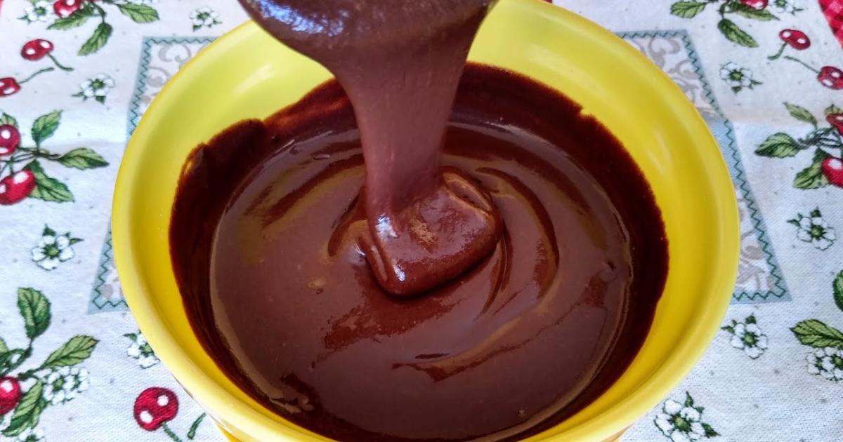 Calda de chocolate sem leite condensado perfeita para bolos e sobremesas!