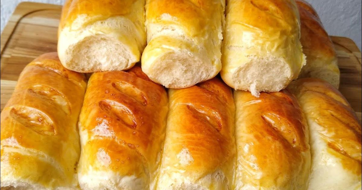 Pão caseiro fofinho sem leite, simples e delicioso para o seu café!