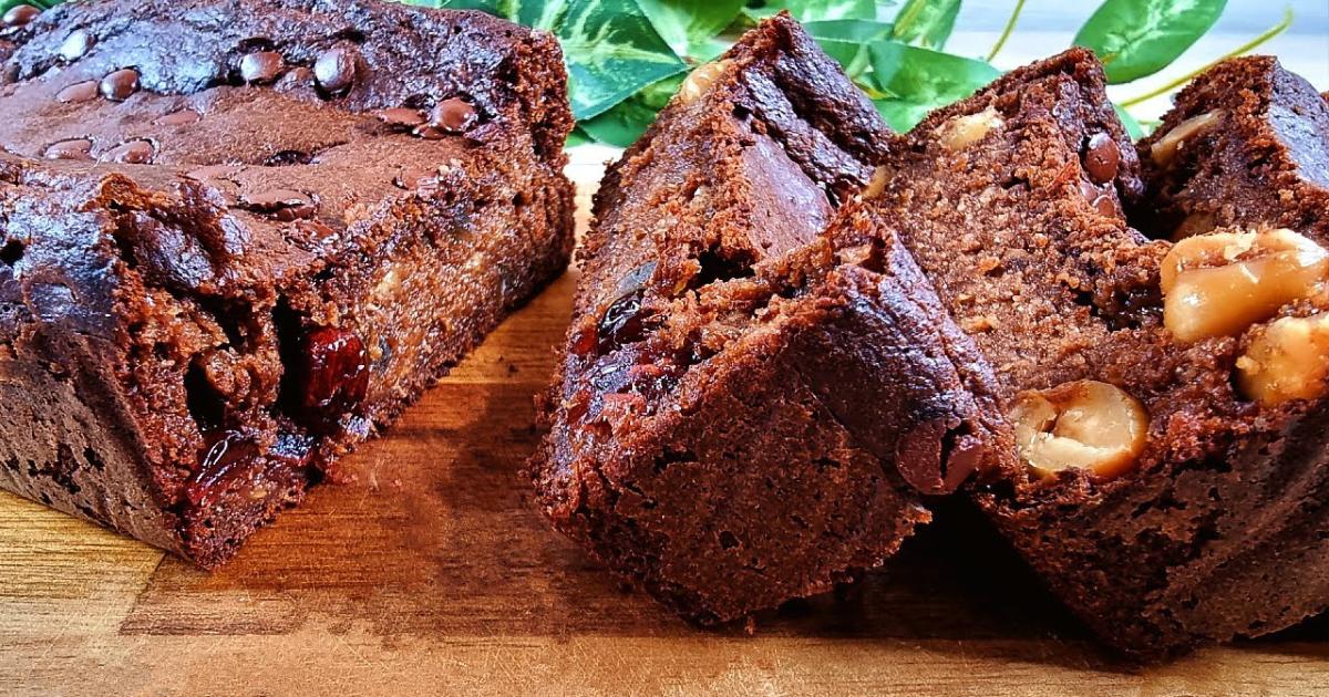 Bolo de aveia, cacau e banana fofinho e sem ovos!