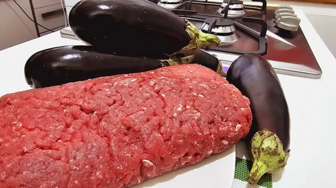 Receita de Berinjela com Carne Moída: um Prato Saboroso e Prático para o Almoço