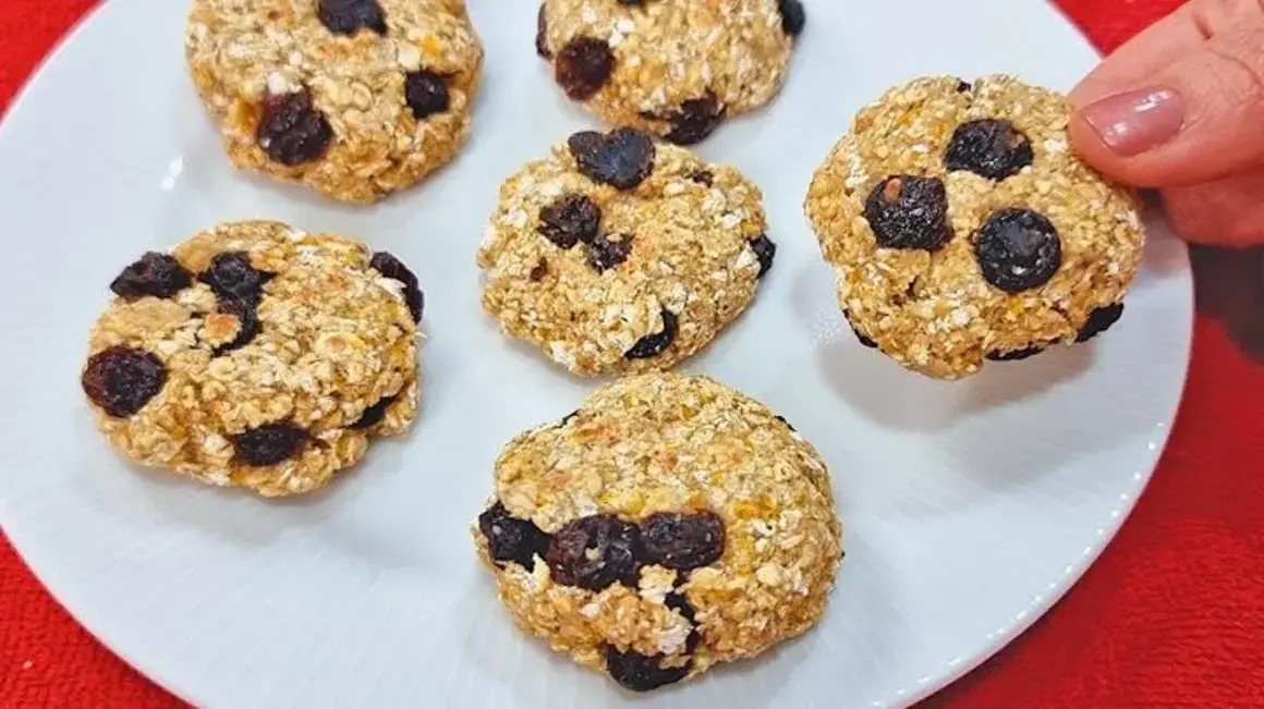 Receita de Biscoito Crocante Sem Farinha, Açúcar e Leite, Apenas na Frigideira