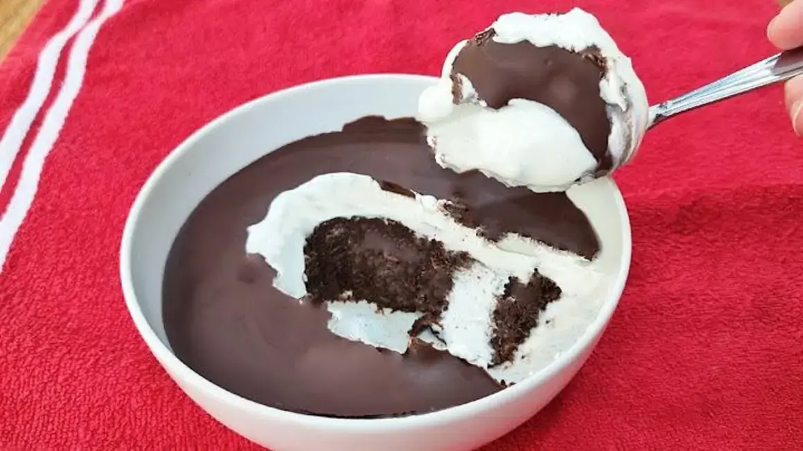 Receita de Bolo Cremoso: Delícia Fácil com 3 Minutos e 4 Ingredientes Saudáveis