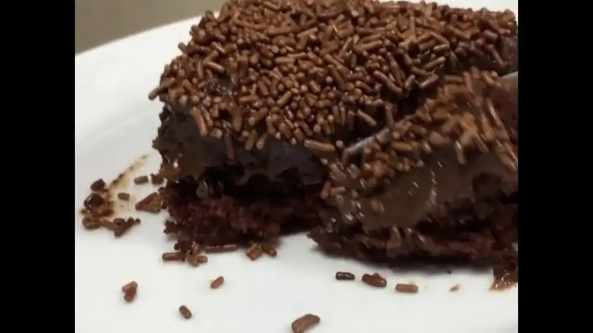 Receita de Bolo de Chocolate Especial: Aprenda a Fazer a Minha Versão Incrível
