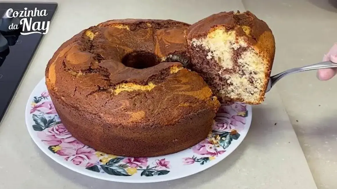 Receita de Bolo Mesclado Delicioso Para Surpreender no Café da Tarde ou da Manhã