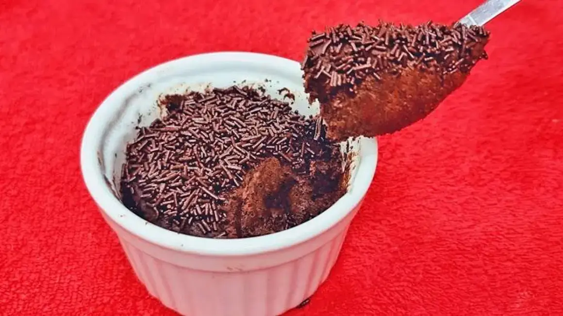 Receita de Bolo Saudável: Apenas 2 Ingredientes e Pronto em 3 Minutos!