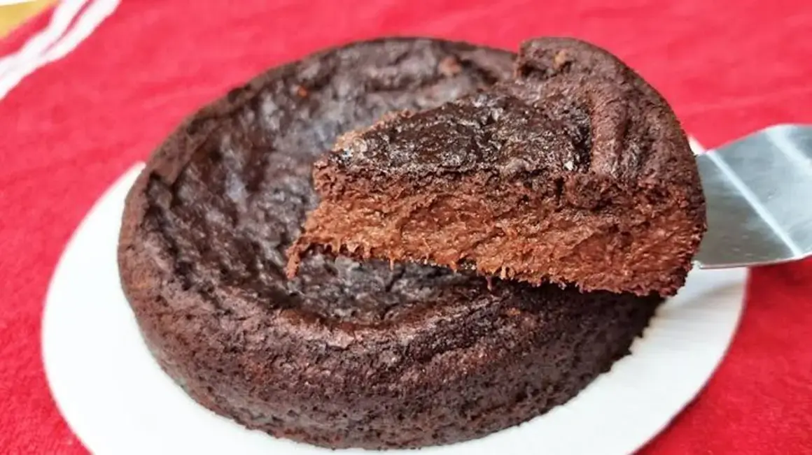 Receita de Bolo Simples com Apenas 3 Ingredientes para um Lanche Delicioso