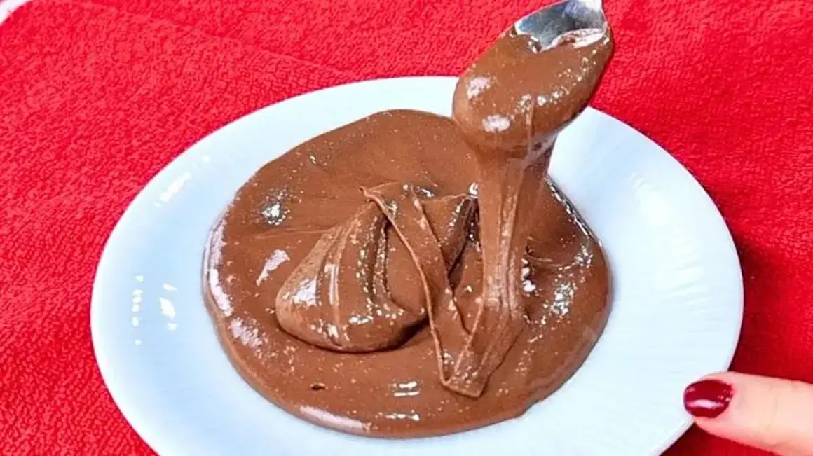 Receita de Brigadeiro de Colher Rápido e Delicioso Sem Açúcar e Manteiga