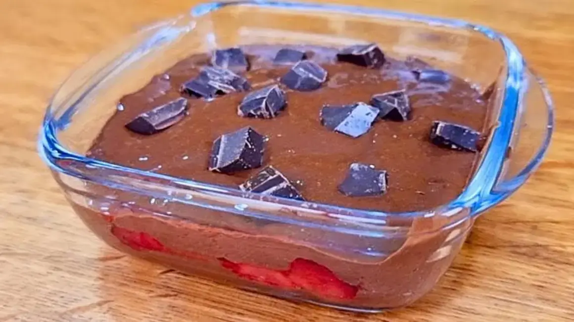 Receita de Brownie Recheado SEM FARINHA, AÇÚCAR e LEITE: Fácil e Rápido