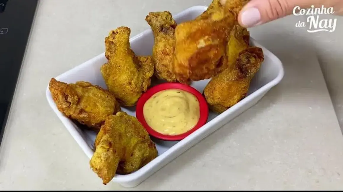 Receita de Frango Crocante: Descubra Como Fritá-lo com Água e Ficar Perfeito