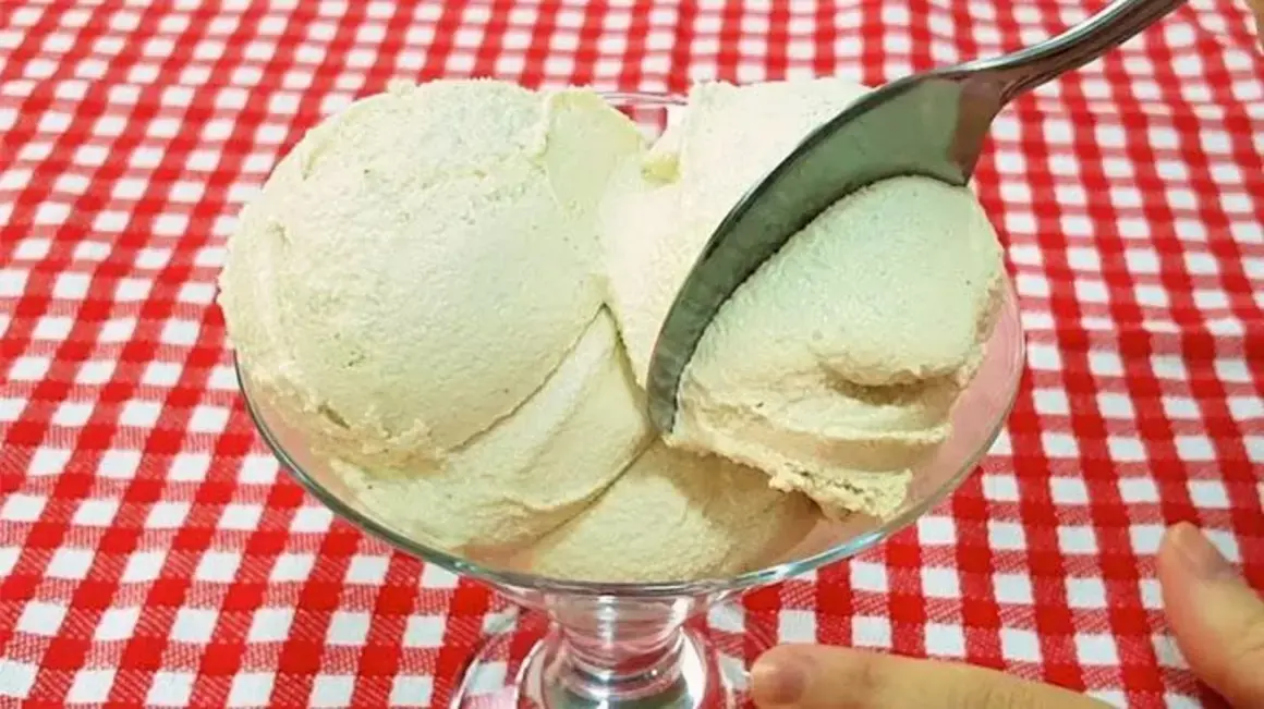 Receita de Sorvete Sem Açúcar e Super Cremoso de Baunilha Delicioso e Sem Leite