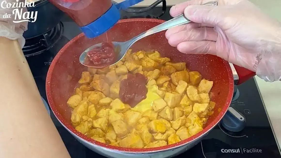 Receita de Stroggonoff de Frango: Aprenda a Preparar Este Prato Delicioso e Prático