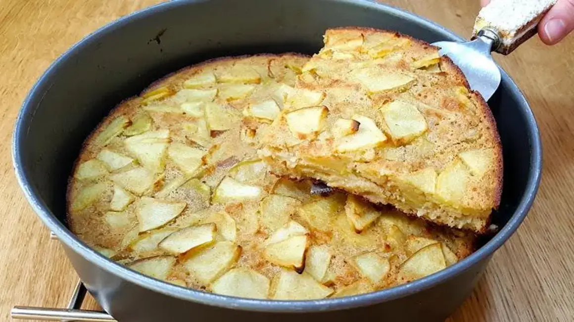 Receita de Bolo de Chocolate Sem Trigo e Sem Leite, Rápido e Molhadinho!