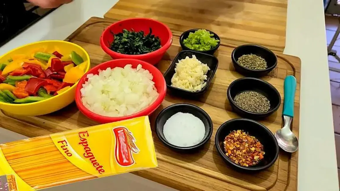 Receita de Macarrão Com Molho de Tomate e Queijo: Uma Deliciosa Opção para o Almoço