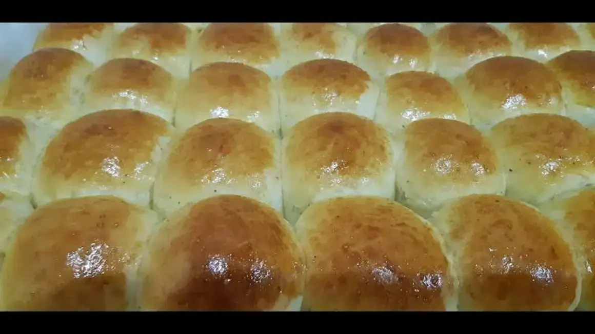 Receita de Pãozinho de Cebola: Aprenda a Fazer Essa Delícia em Casa