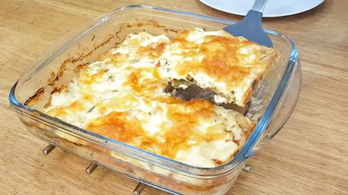 Receita de refeição fácil com poucas calorias e carboidratos deliciosa e completa