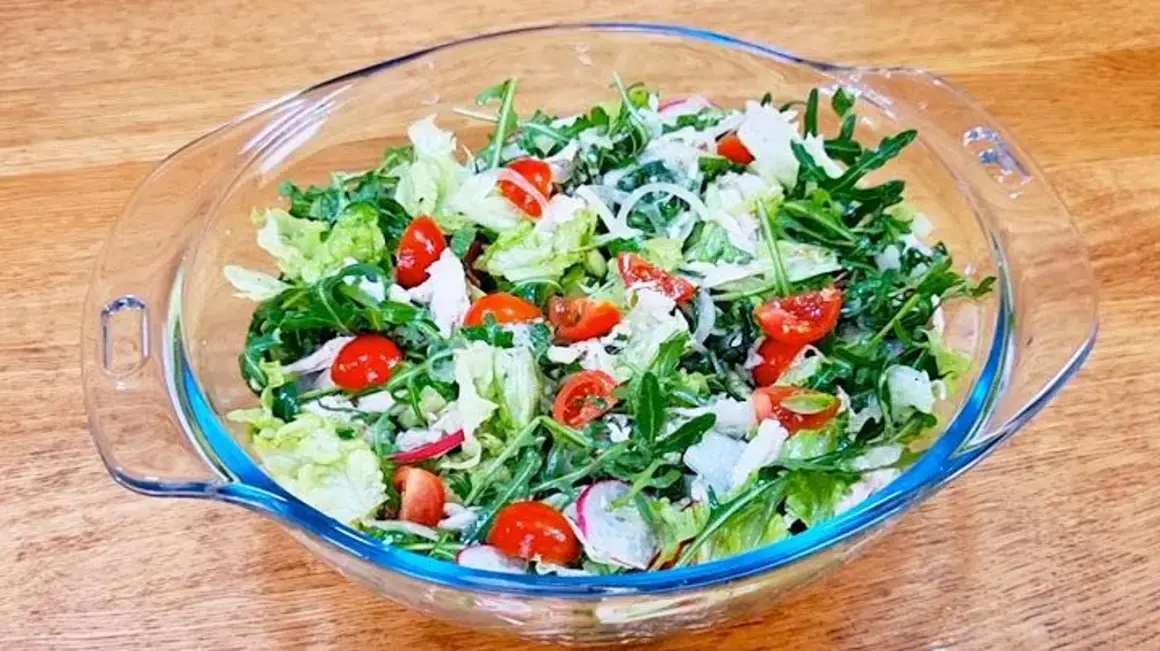 Receita de Salada Árabe Low Carb que Desincha e Ajuda a Emagrecer com Sabor