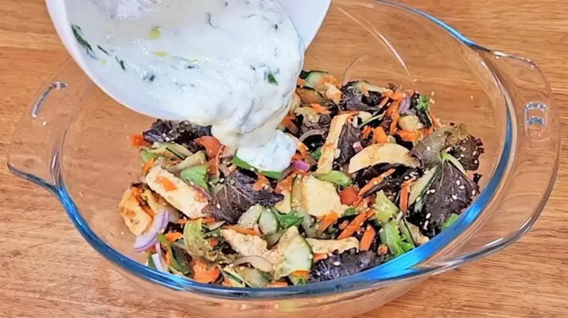 Receita de Salada Low Carb: Gostosa e Refrescante para Comer Todo Dia