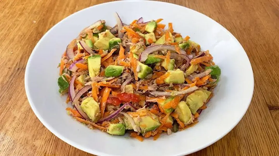 Receita de Salada que Emagrece e Sacia a Fome com Poucos Carboidratos