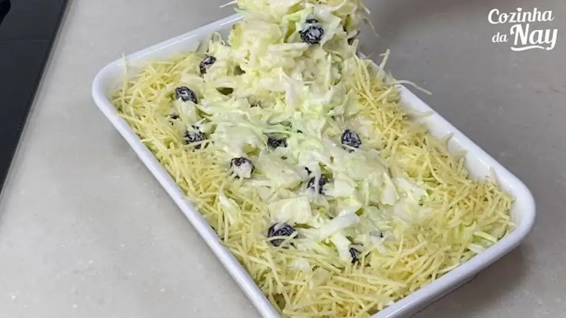 Receita de Salada Refrescante de Repolho com Abacaxi Para Dias Quentes e Alegres