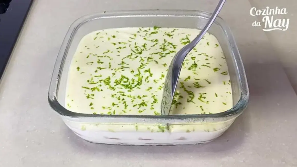 Receita de Sobremesa Cremosa de Natal: Uma Delícia Rápida e Fácil para Sua Ceia