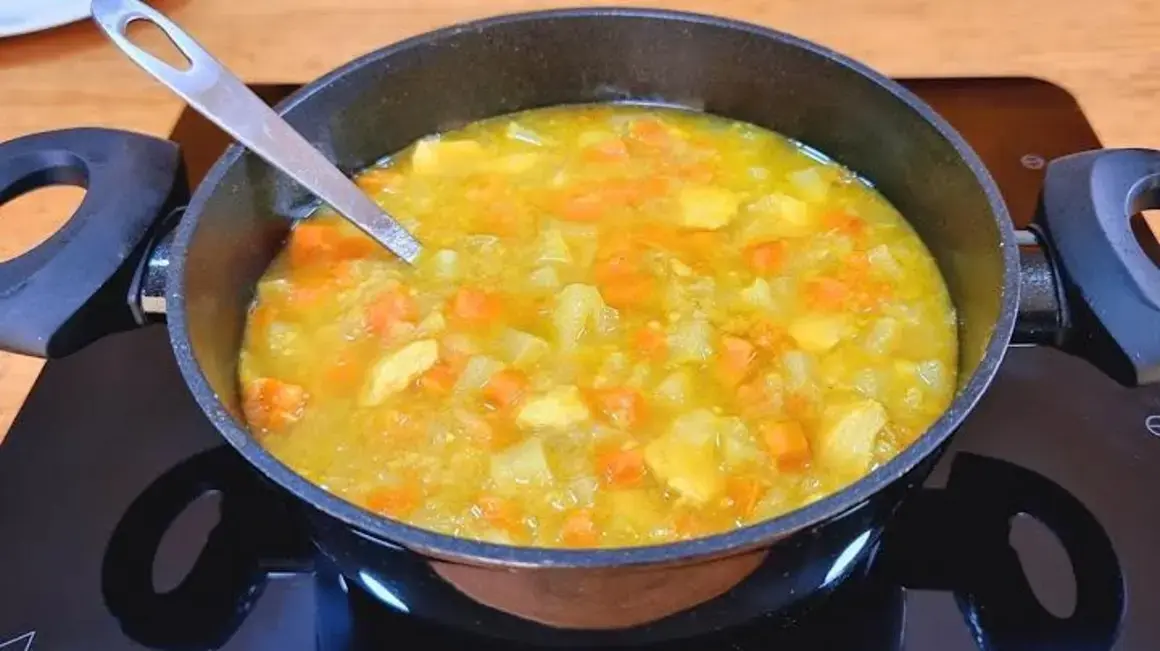 Receita de sopa que desincha e emagrece: deliciosa, fácil e low carb