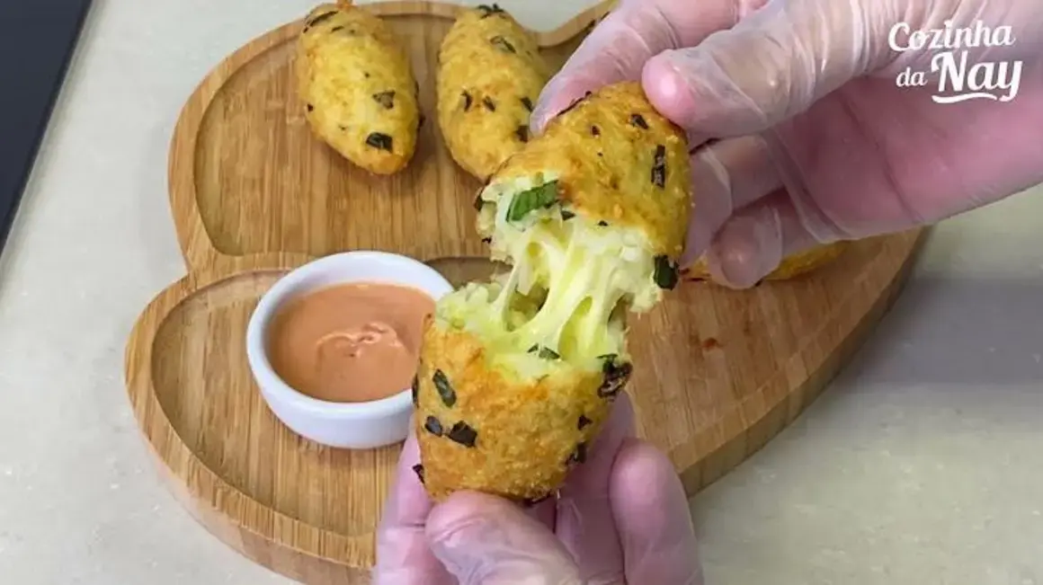 Receita de Bolinho de Arroz Recheado: Aproveitando Sobras de Arroz com Sabor e Praticidade