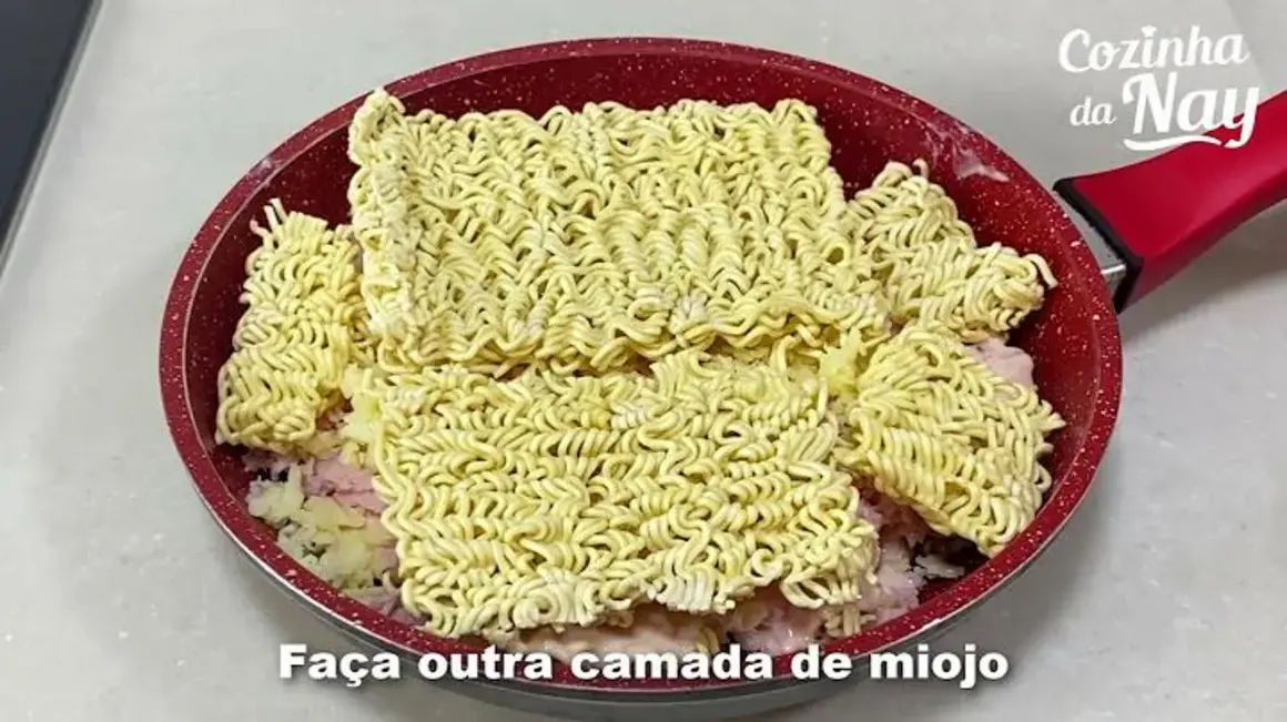 Receita de Lasanha de Miojo na Frigideira: Uma Delícia Rápida e Fácil de Fazer