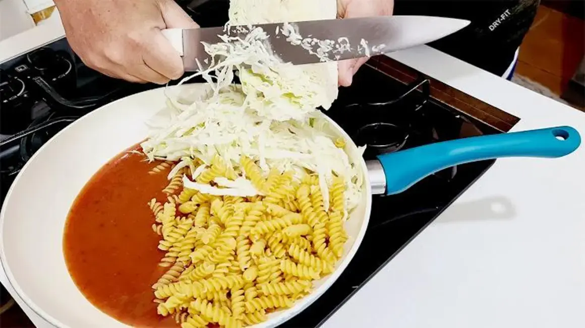 Receita de Macarrão Na Frigideira: Almoço Pronto em Apenas 10 Minutos
