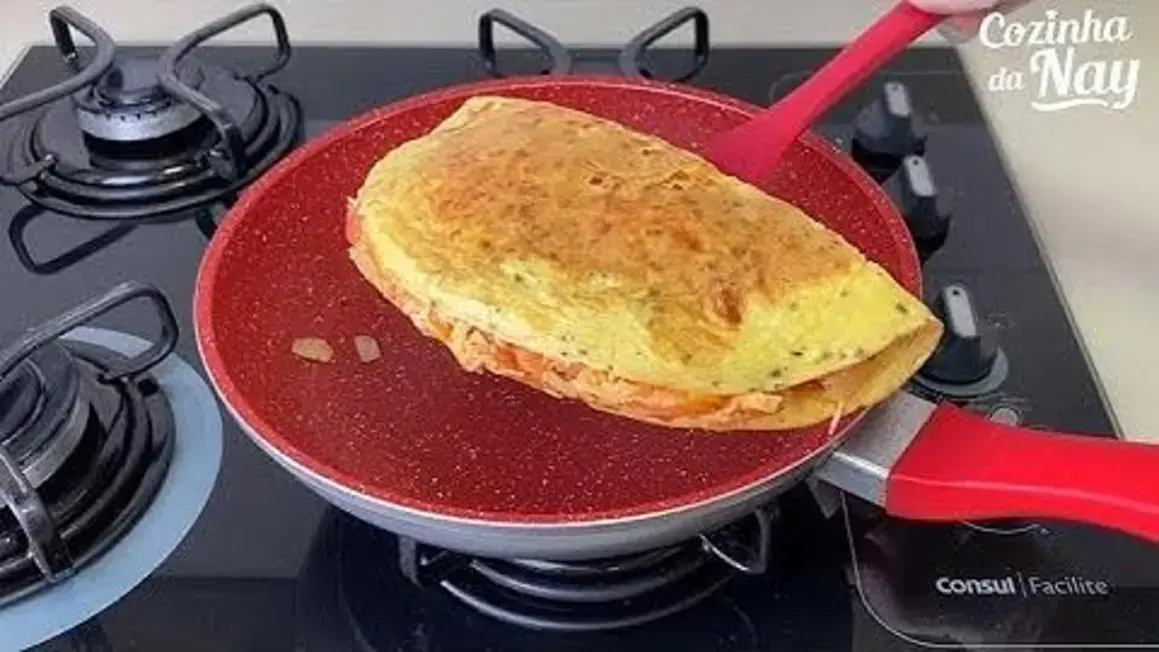 Receita de Omelete Recheada de Frango Cremoso Com Um Toque Especial Da Minha Mãe