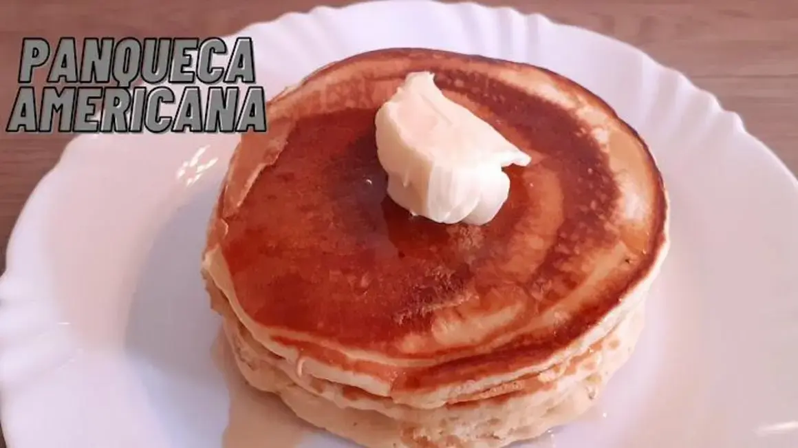 Receita de Panqueca Americana Super Fácil e Rápida para o Café da Manhã