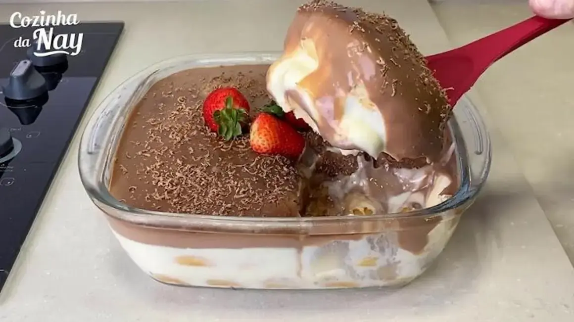 Receita de Pavê de Morango com Biscoito Champagne para Impressionar a Todos