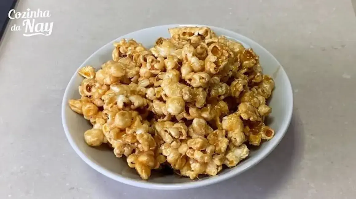 Receita de Pipoca Doce Caramelizada: Aprenda a Fazer Essa Delícia em Casa