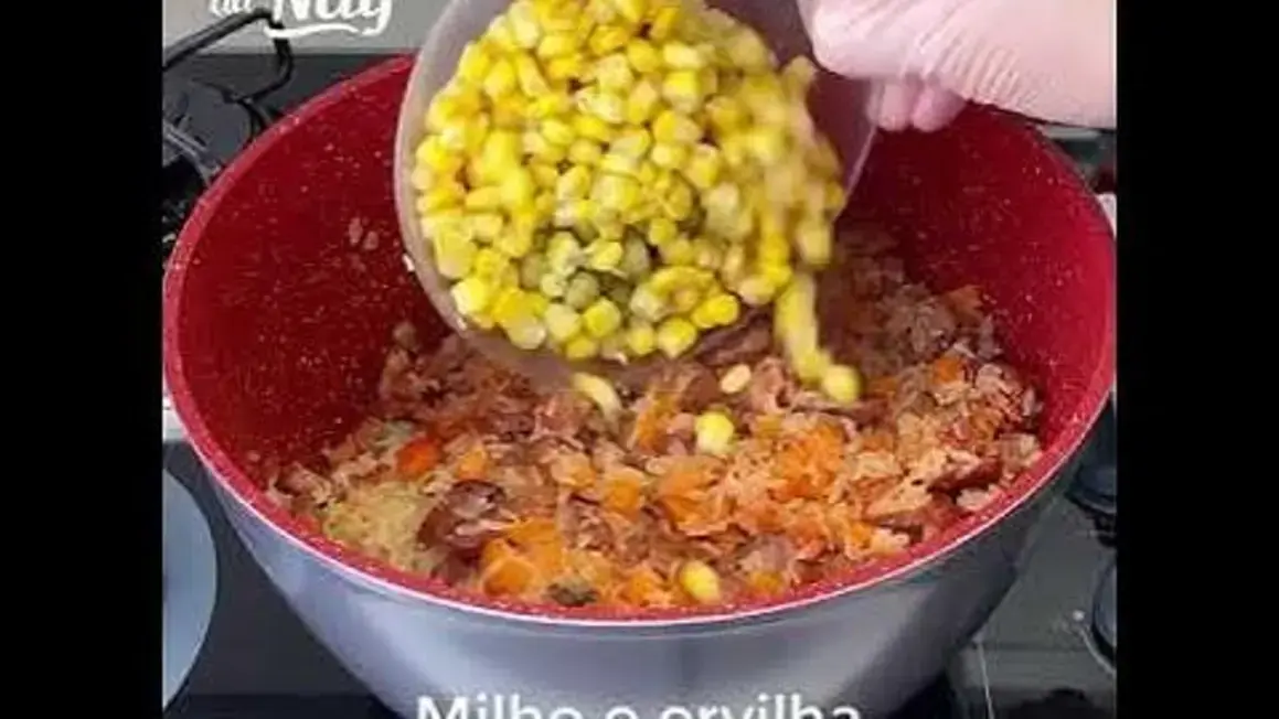 Receita de Arroz com Linguiça Calabresa: A Melhor Opção para um Almoço Completo e Saboroso