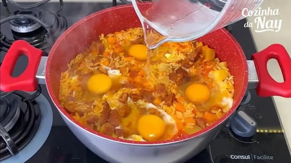 Receita de Arroz Recheado: Um Almoço Rápido e Prático em Uma Única Panela