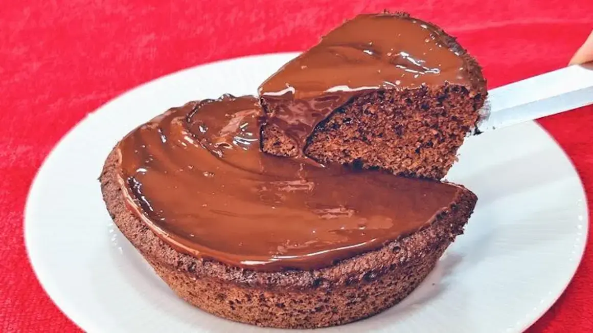 Receita de Bolo de 3 Min e Poucos Carboidratos: Delícia Rápida e Saudável