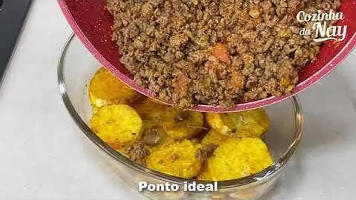 Receita de Carne moída com batata doce gratinada no forno para um almoço delicioso!