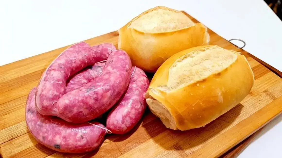 Receita de Linguiça Assada com Pão: Um Prato Saboroso para Fazer em Casa
