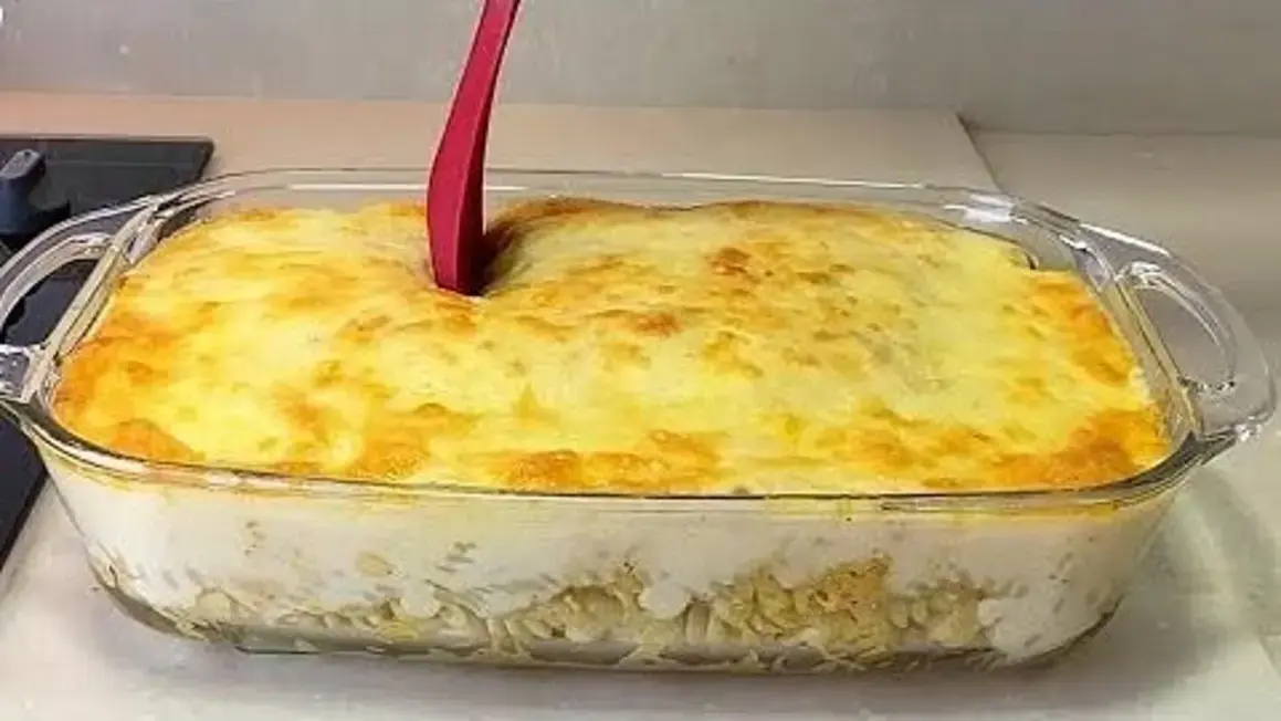 Receita de Macarrão com Frango Cremoso de Forno Para um Almoço Delicioso