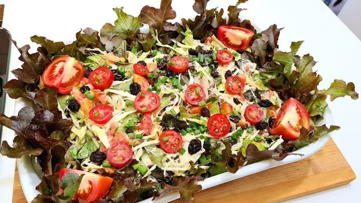 Receita de Salada de Natal: Uma Deliciosa Opção para a Ceia de Fim de Ano