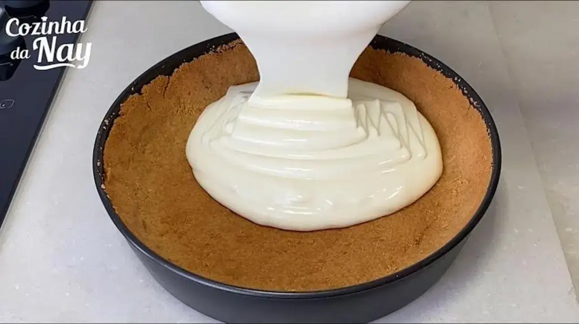 Receita de Torta de Limão com Casquinha Crocante para Adoçar Qualquer Comemoração